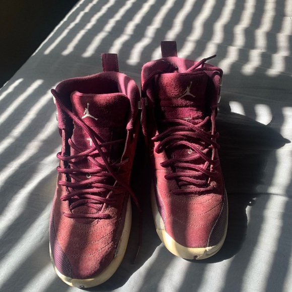 Velvet Jordan 12s in size 5 and women. - Picture 2 of 4